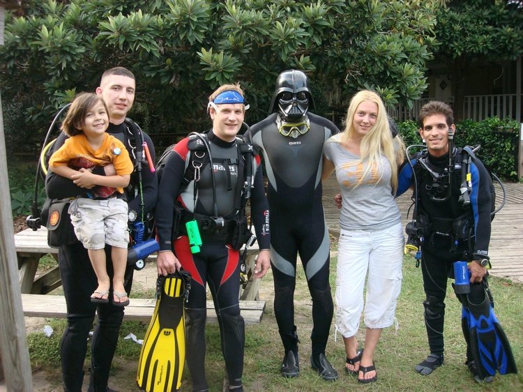 Jodi, Monty, Christian, Darth Diver, Tami and Hector