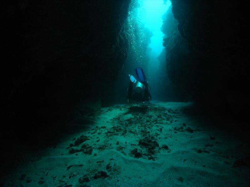 Diving through the crevices in Belize.  Dec 2009