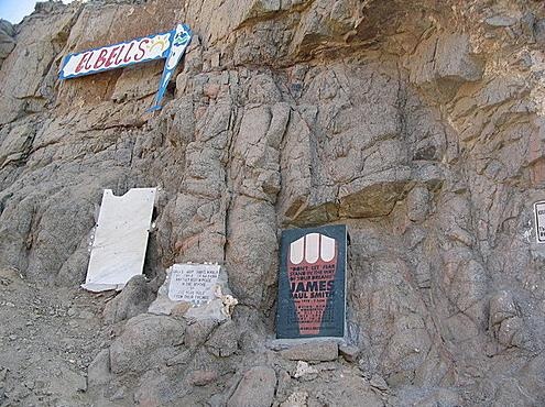 some signs with the divers names (who died at this place )