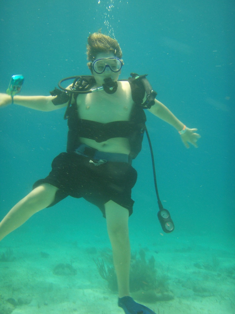 Brandon`s 1st dive in Cancun.   