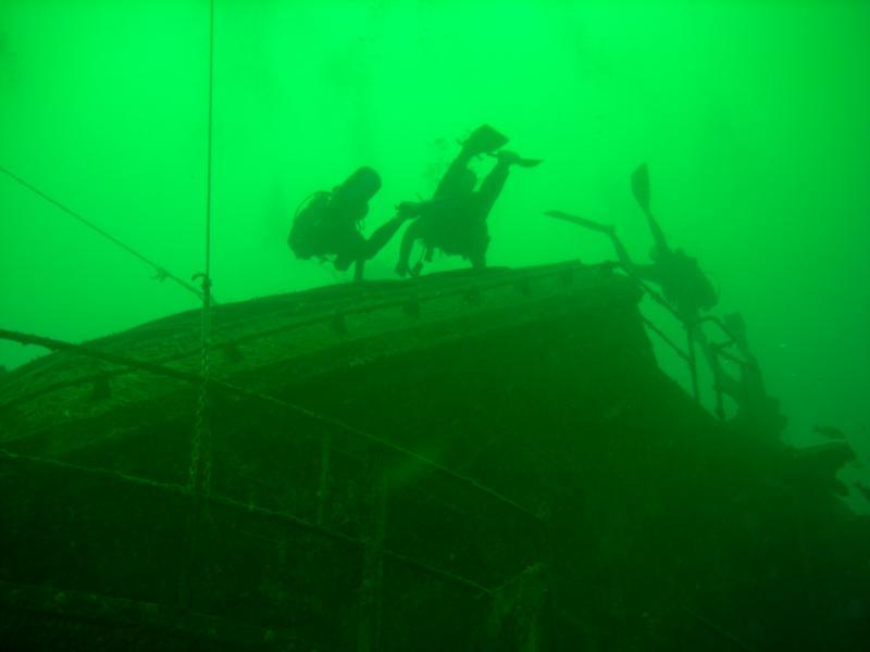 Group of divebuddy.com members attacking the Oriskany