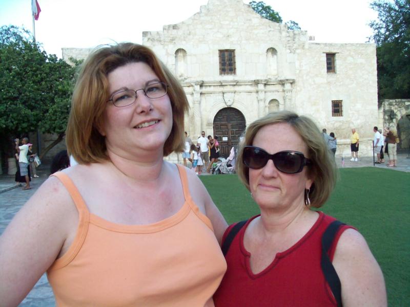 Jennifer and desertdiver in front of the Alamo