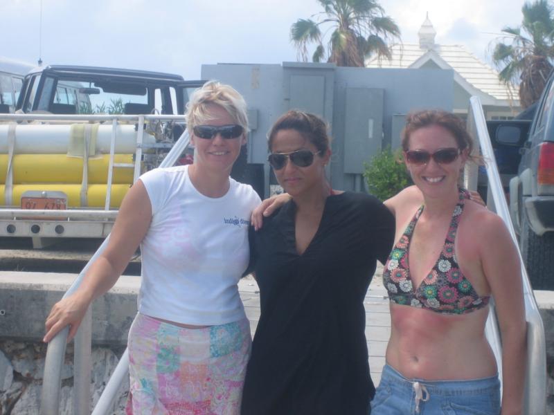 Katie (Indigo Divers), Evette, Sheila (Grand Cayman - Sep 08)