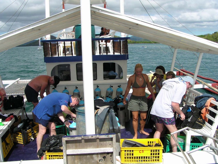 2/2004 - Seadive day boat - Coron, PI