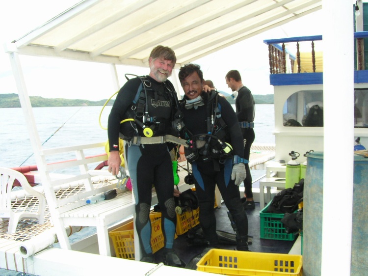 2/2004 - Seadive - Ed and Nanoy ready to go - Coron, Pi