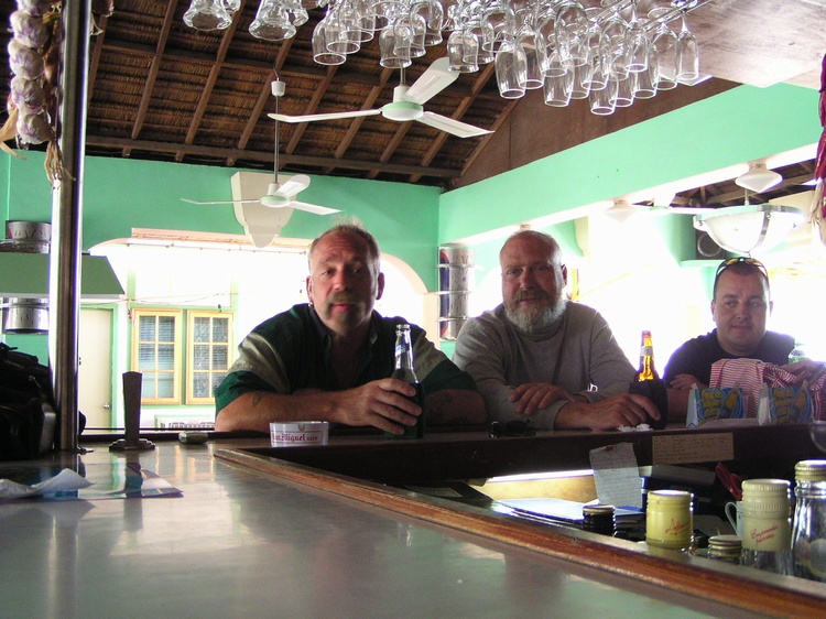 2/2004 - Johan`s - After dive briefing - Subic Bay, PI