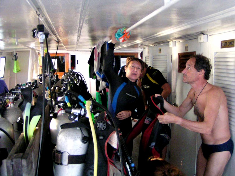 2003 - Sea Dragon MV Andaman - Dive time