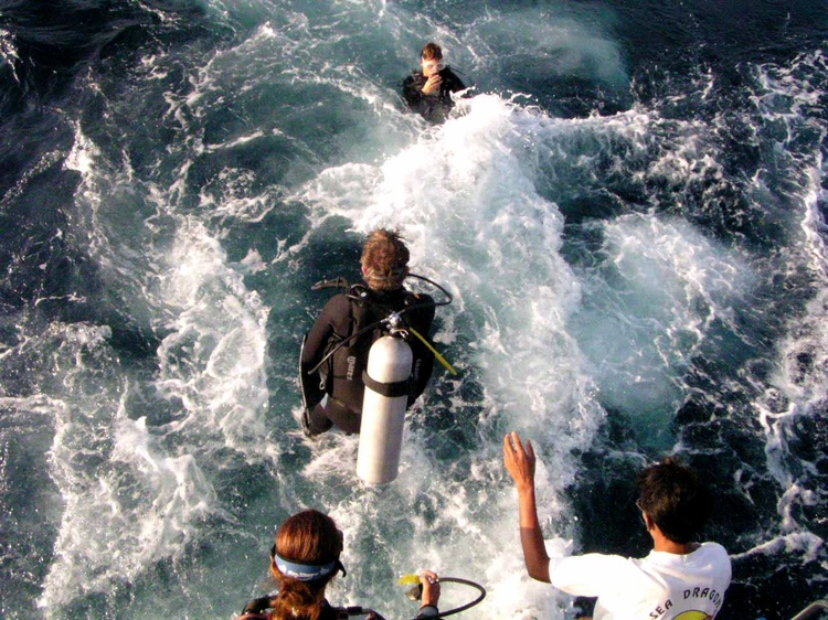 2003 - Sea Dragon MV Andaman - Dive, Dive!!!