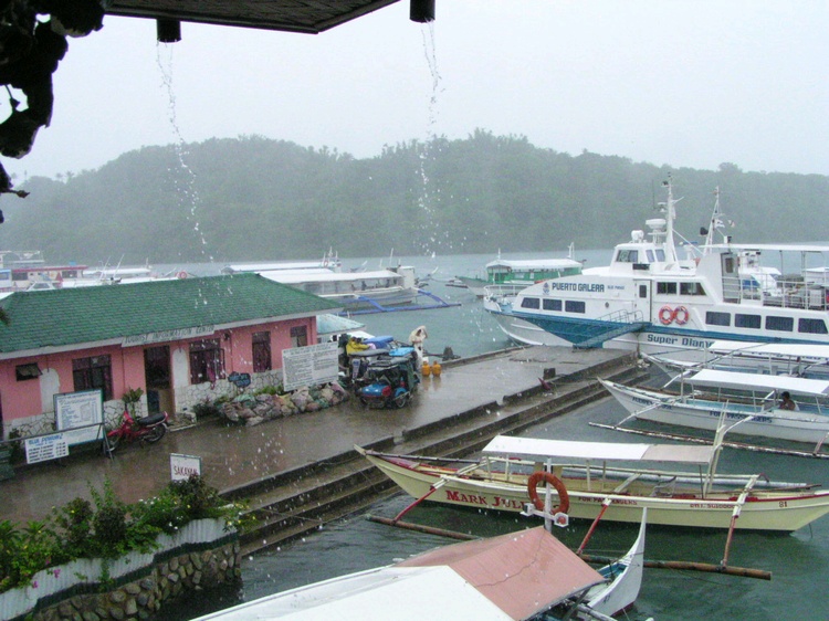6/2004 - Typhoon going bye - Puerto Galera, PI