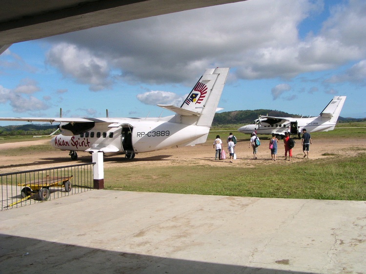 6/2004 - Busuanga Airport - 2 planes at once!!!!!- Coron, PI