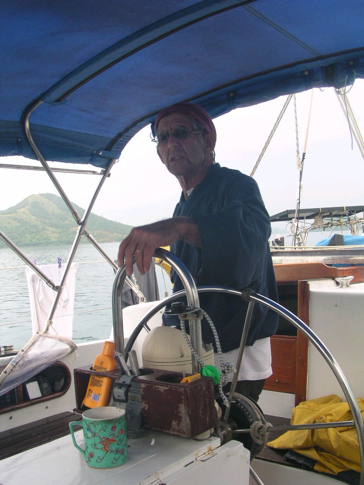 10/2007 - Mel at the helm - Coron, PI