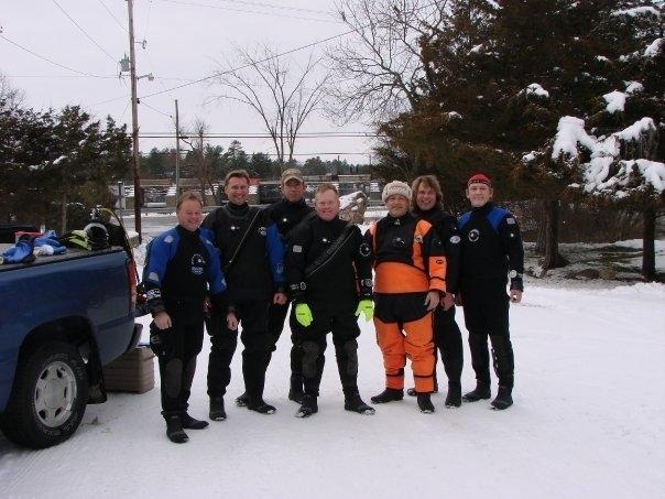 fun dive.. water temp34F..(I am in the red cap)