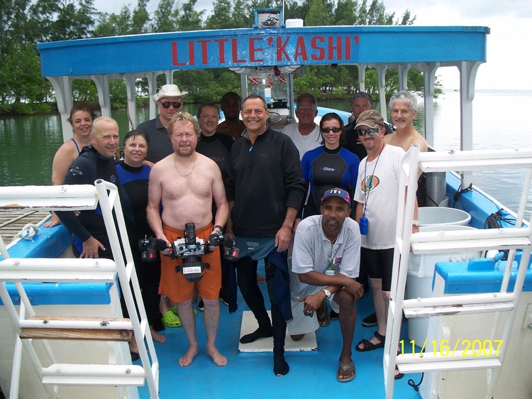 roatan dive boat