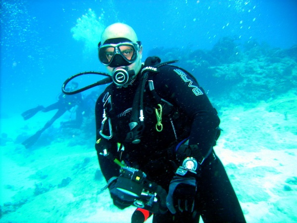 Me with my new Cannon Camera with strobe set-up - Cozumel - Dec 2007