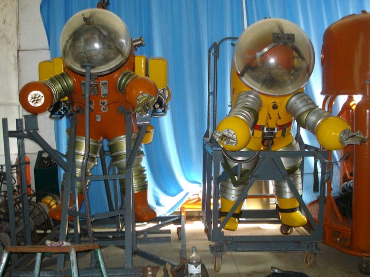 deep equipment l used during my saturation diving in navy school china
