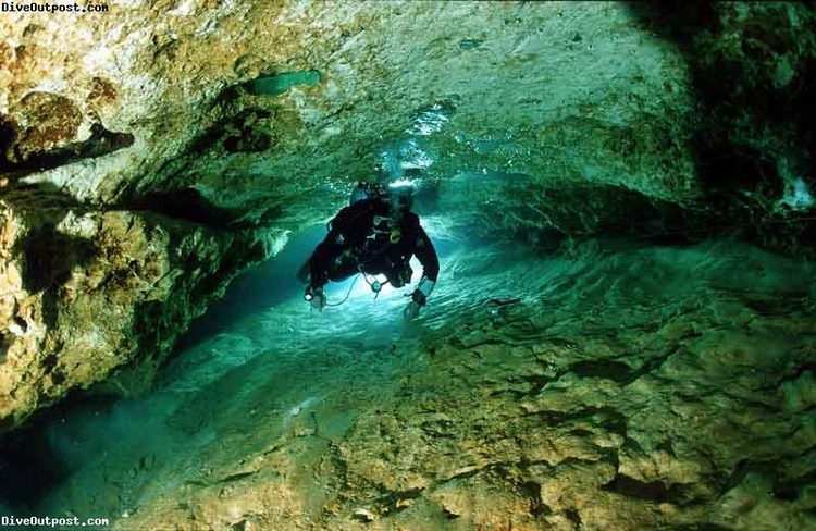 Peacock Springs , Peanut tunnel
