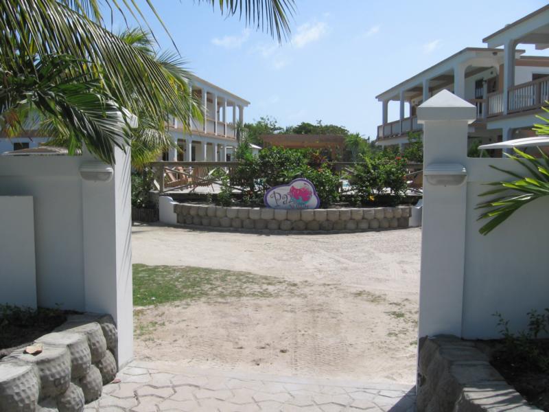 Entrance to Paz Villas, San Pedro, BZ