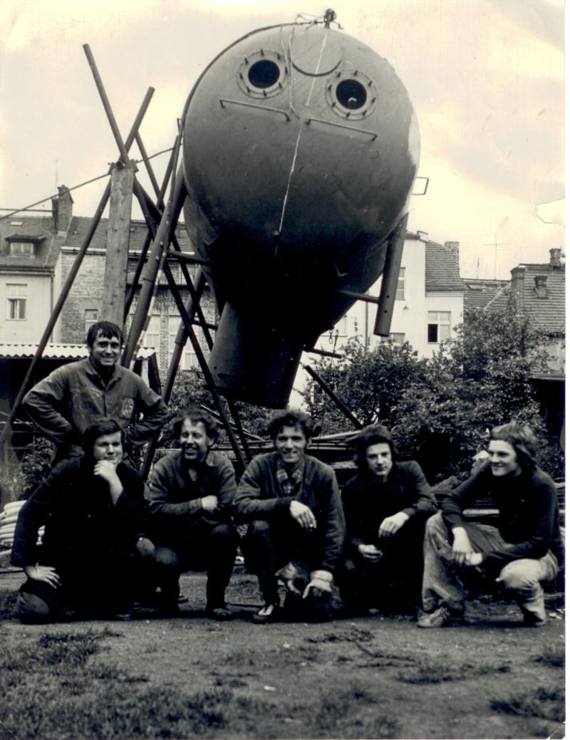 1977 I took part in building an underwater habitat "Atlantic" Me - 1st on the right.
