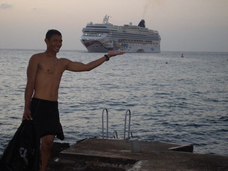 cruise ship in Grand Cayman