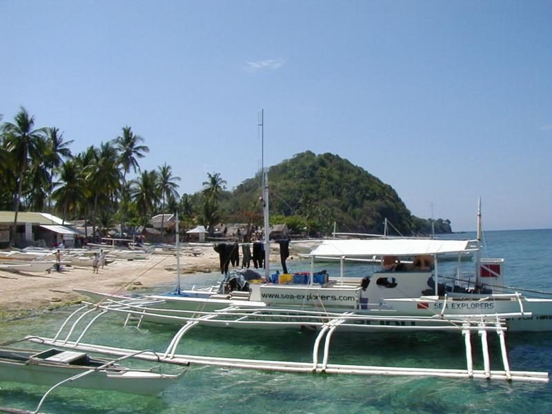 Dive Boat  Dumaguete, Philippines