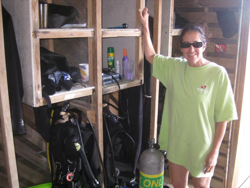 Puplover posing with lockers - Roatan 2009