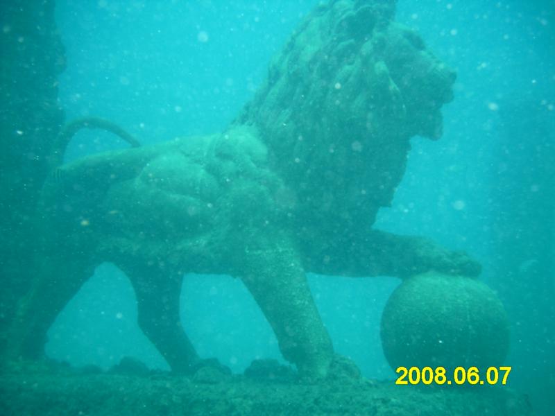 Entrance lion