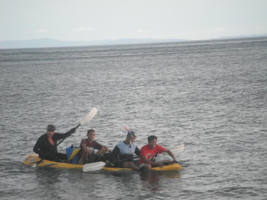 2 divers & gear/2 fishermen/1 kayak