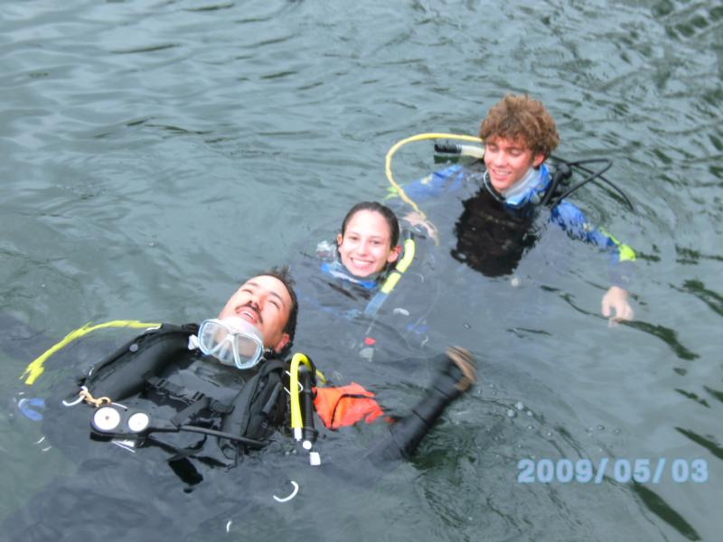 In yogi Bear Pond, a diver tow (me in the middle)